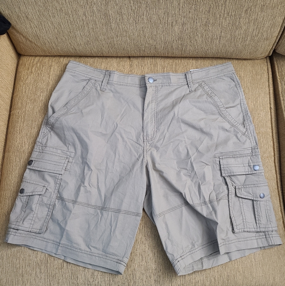 Mens Cargo Shorts NWT sz 42